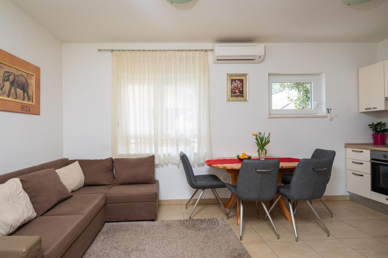 Adriatic Beach Suites Omiš Екстериор снимка